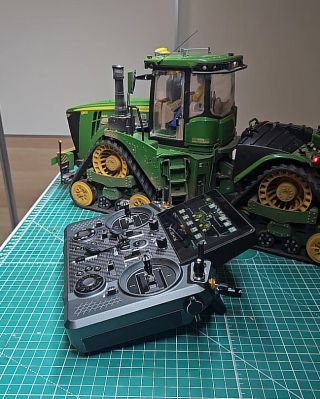 🚜 Did you know we also make decals for Bruder models? Here’s a great example — a John Deere crawler tractor customized by...